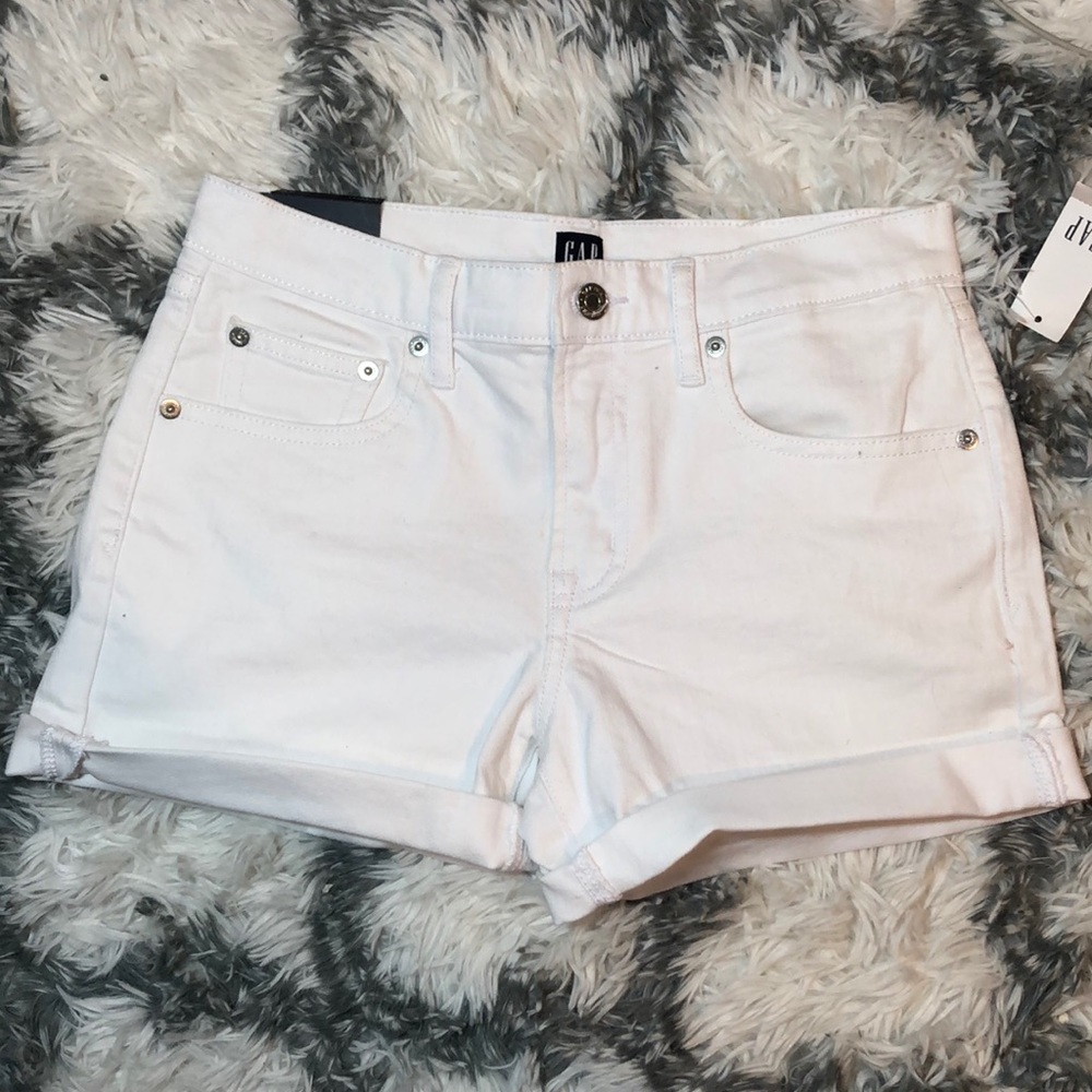 GAP stretch | mid-rise shorts